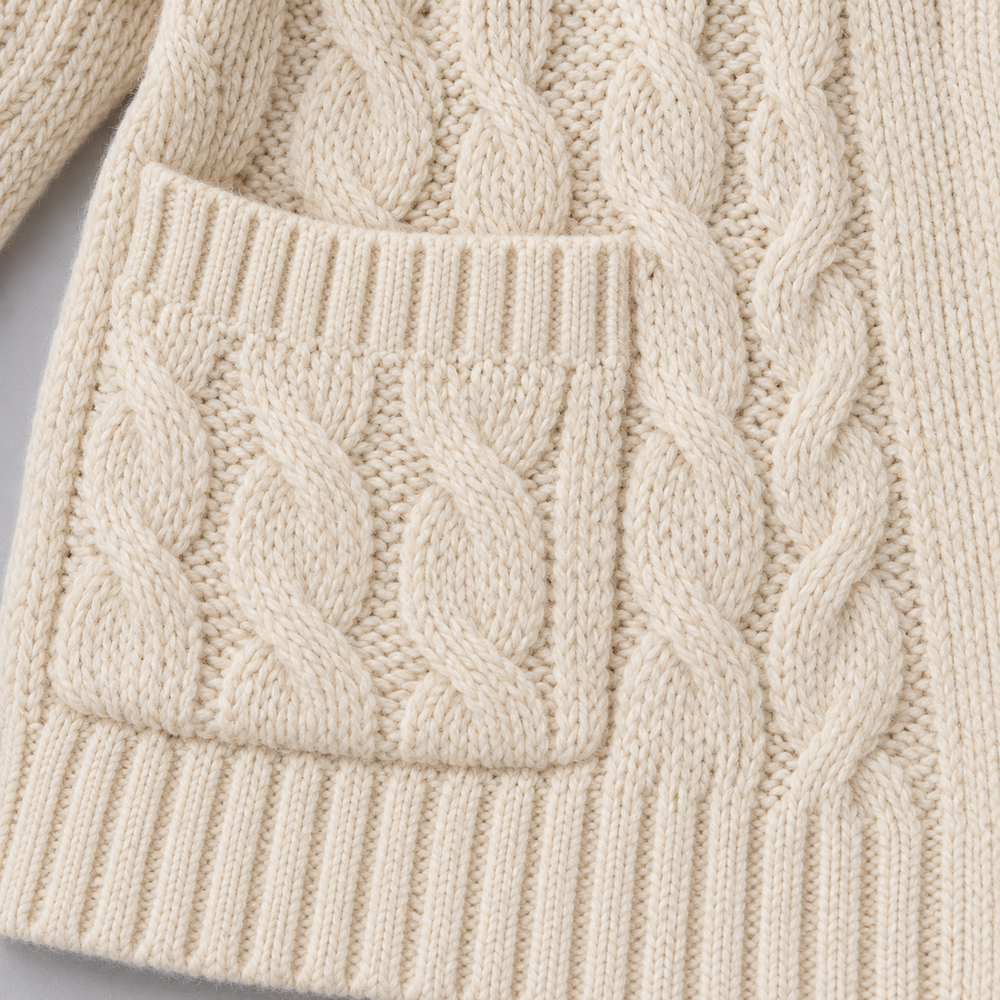 Montarello women's cable knit cardigan – beige pocket detail