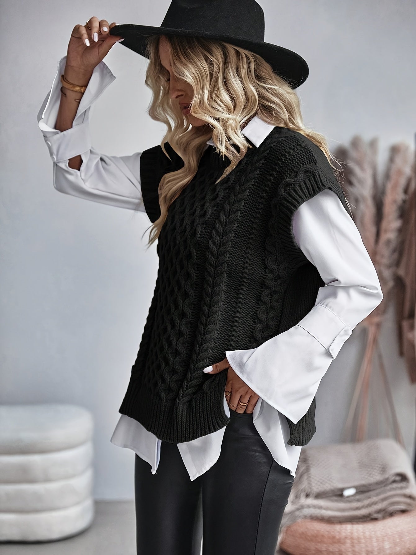 Montarello Women's Sweater Vest Cable Knit Round Neck
