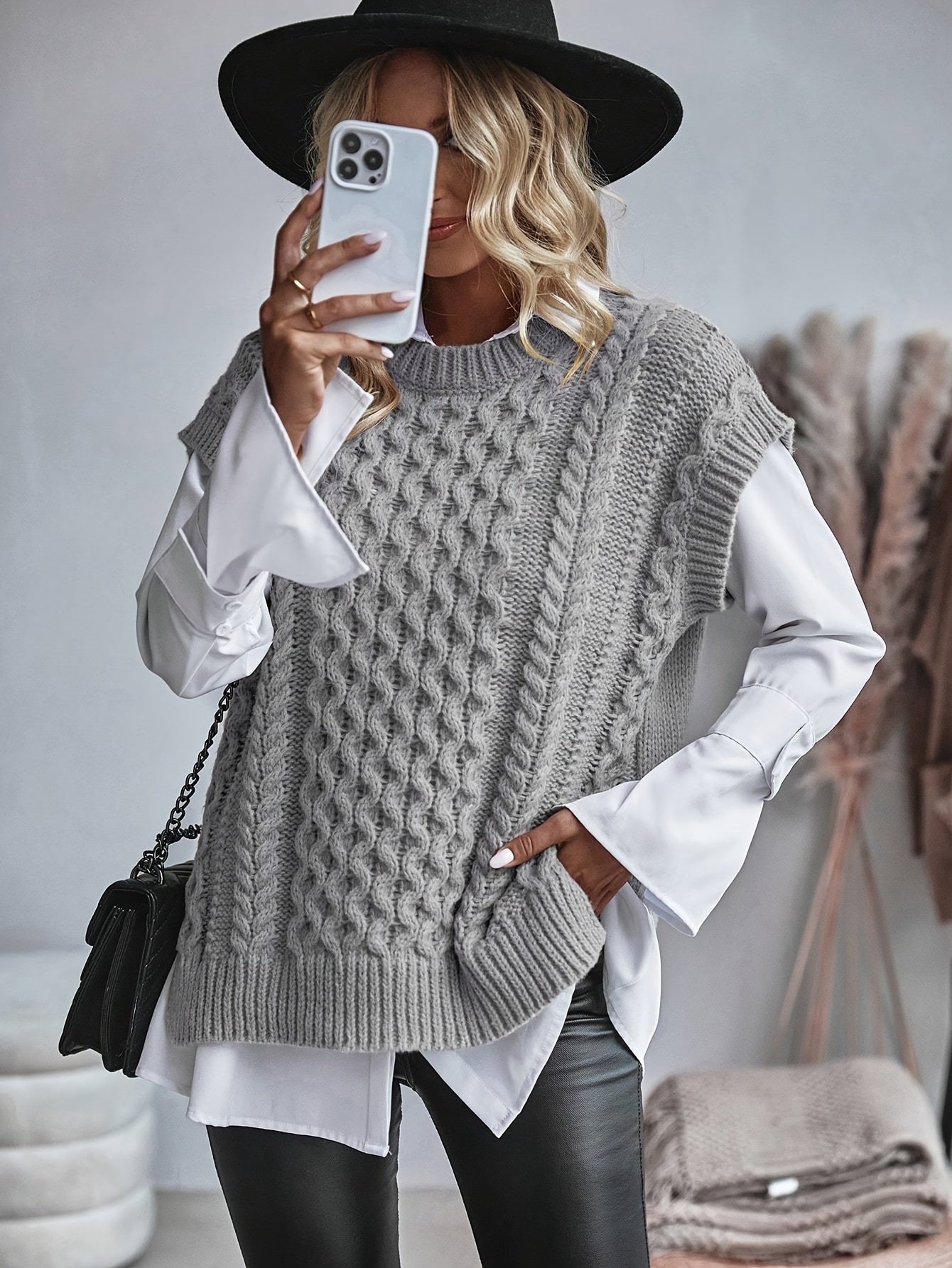 Montarello Women's Sweater Vest Cable Knit Round Neck