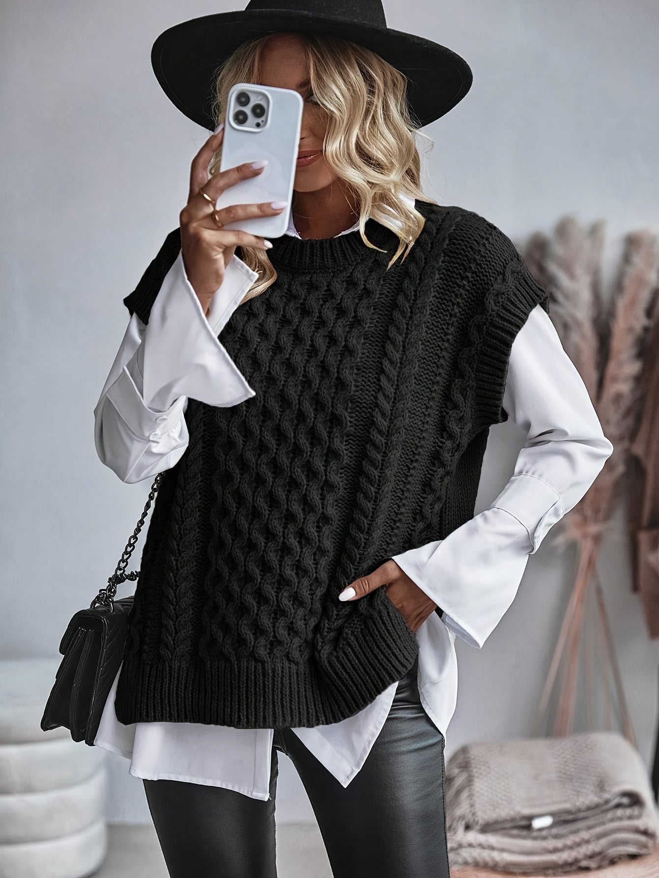 Montarello Women's Sweater Vest Cable Knit Round Neck