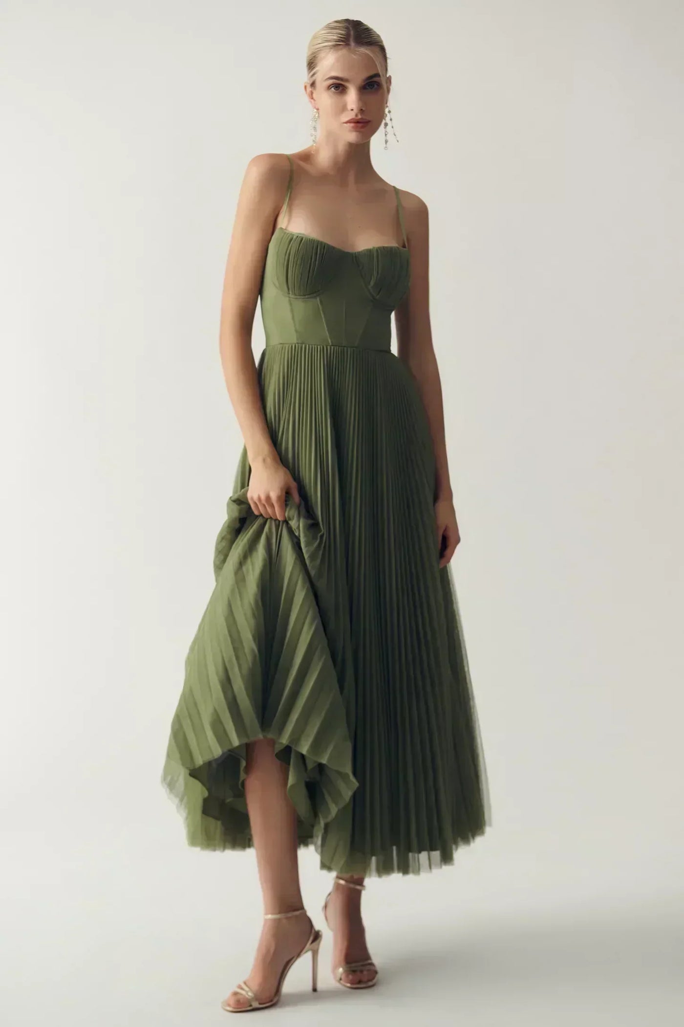 Montarello Women's Sweetheart Neck Open-Back Pleated Midi Dress