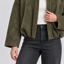 Women's faux suede bomber jacket – green detail