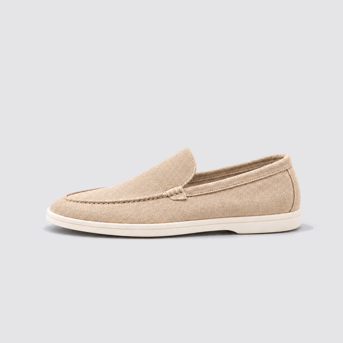 Beige shoe, side view, background #e5e5e7